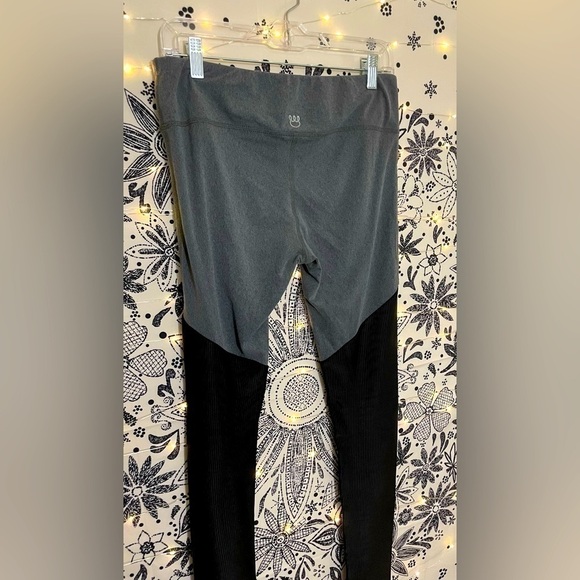 Kadyluxe black and grey leggings buttery soft like new - Picture 4 of 13